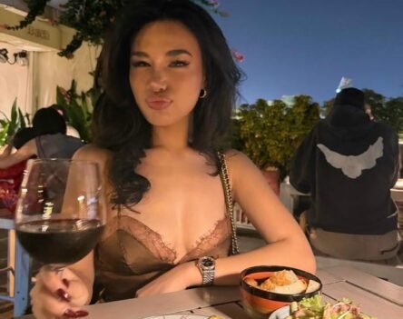 Ảnh gái xinh phong cách nhẹ nhàng, trong trẻo như sương mai