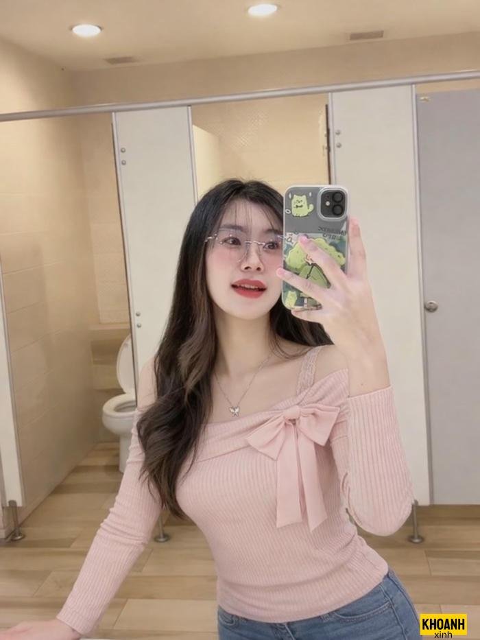 ảnh gái xinh đeo kính mộc