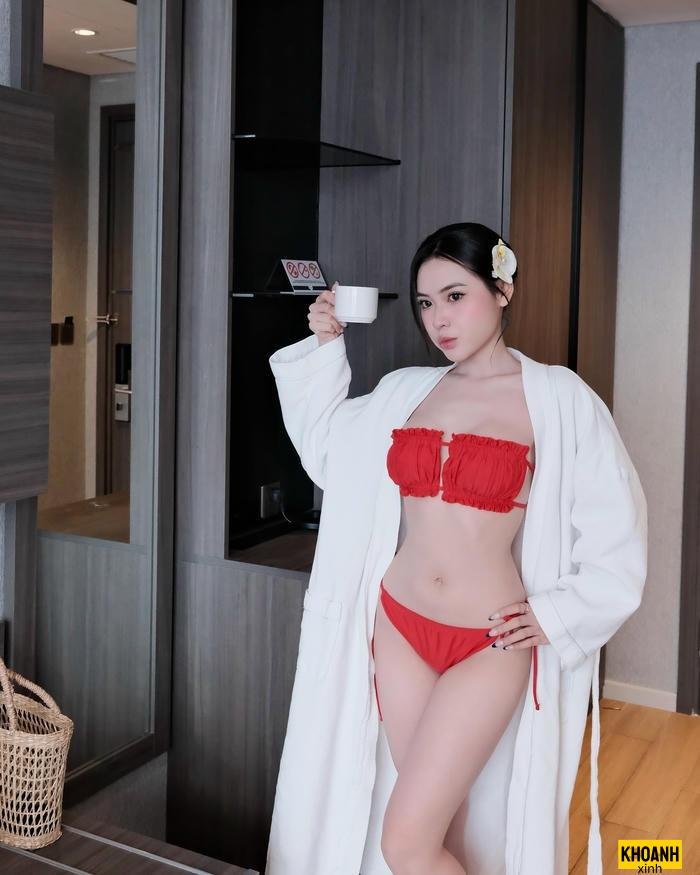 anh gai xinh khoe ngực