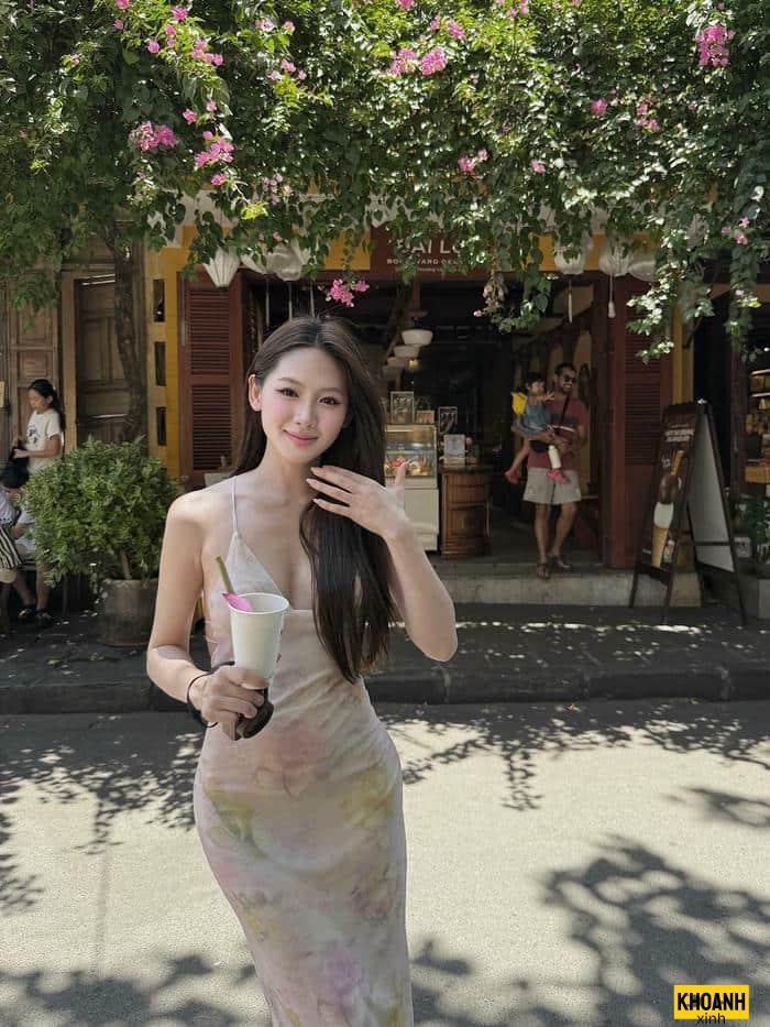 anh gai xinh khoe nguc dưới nắng