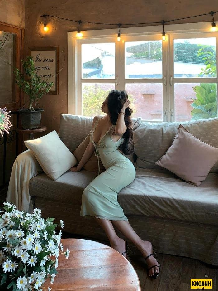 ảnh gái xinh mông to tạo dáng