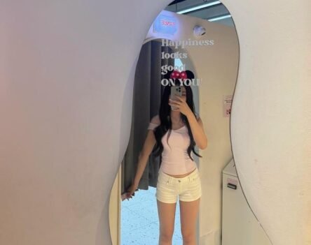 100+ ảnh gái xinh che mặt bằng điện thoại cực “chill”