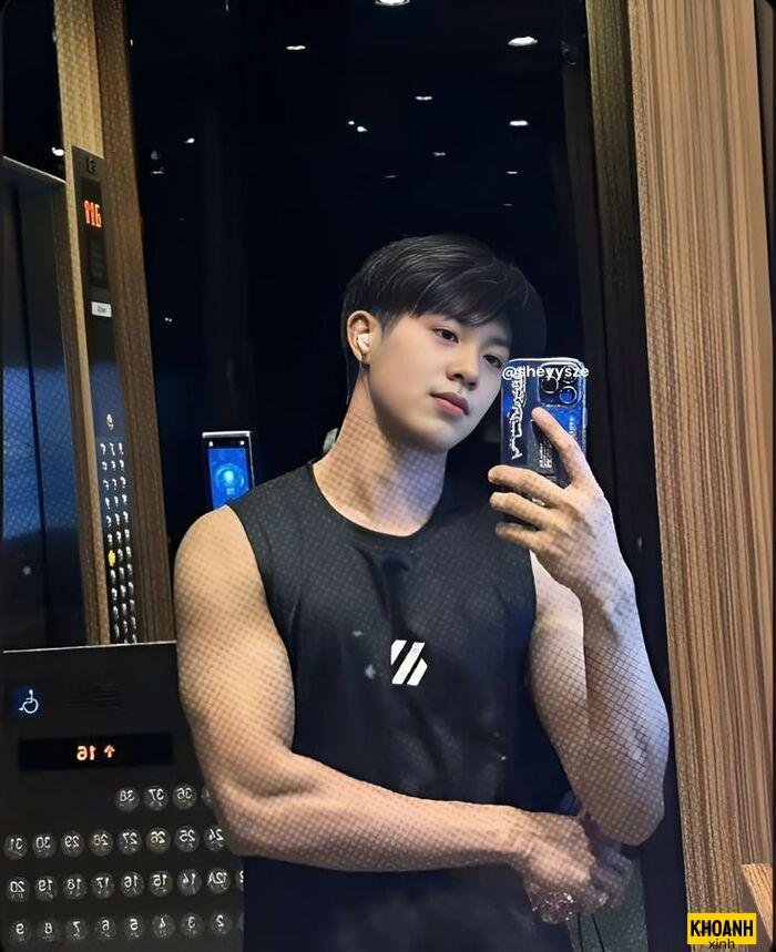 ảnh mạng trai đẹp lạnh lùng cơ bắp