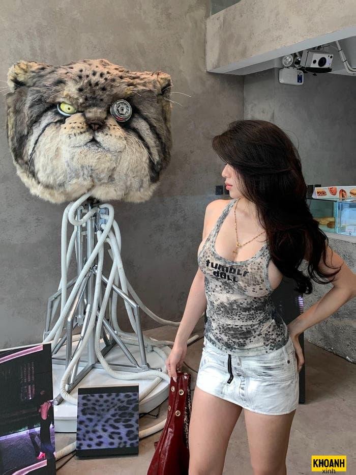 ảnh thiếu nữ mặc váy ngắn cá tính nét