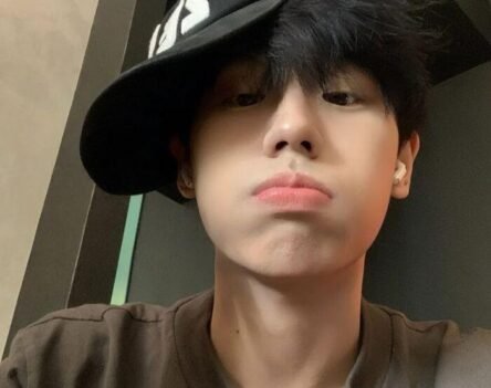 Loạt ảnh trai đẹp 2k7 che mặt bằng điện thoại cực ngầu