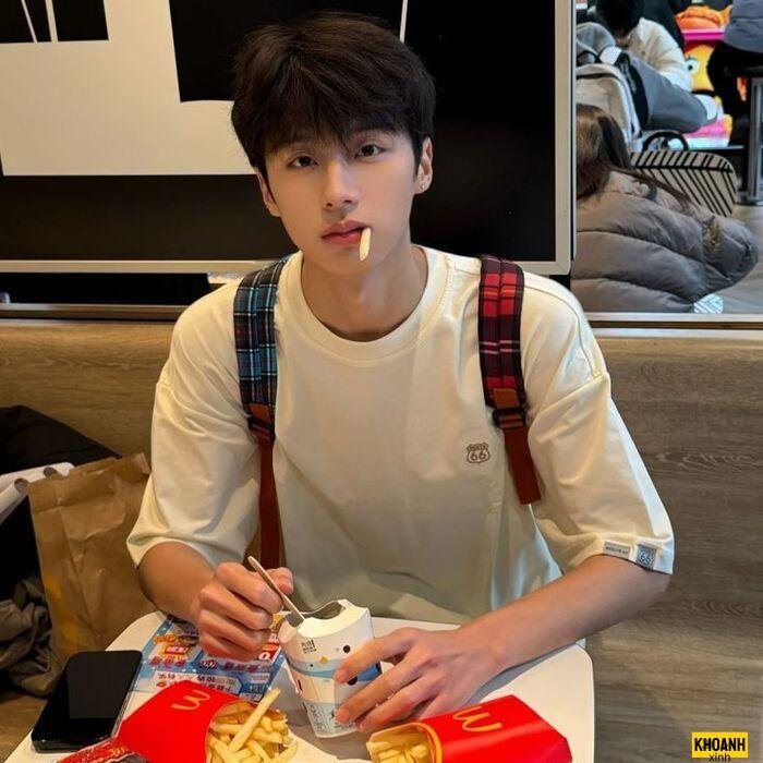 ảnh trai đẹp Trung Quốc ngoài trời