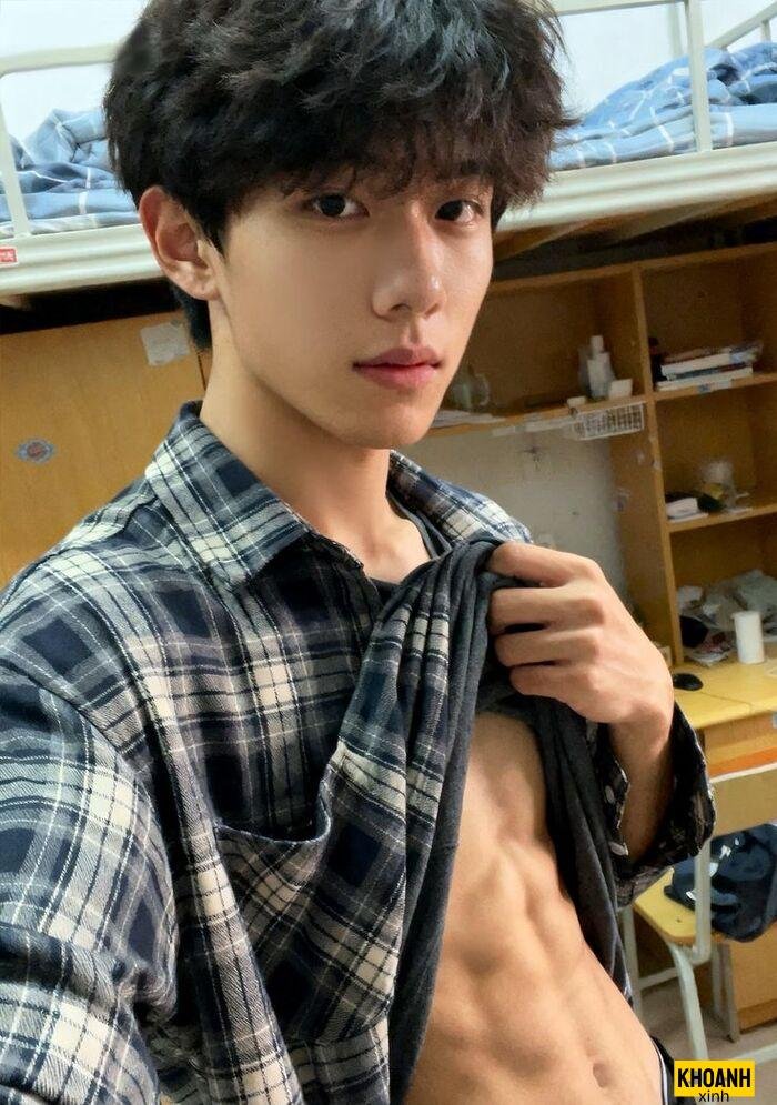 ảnh trai đẹp sáu múi body chuẩn