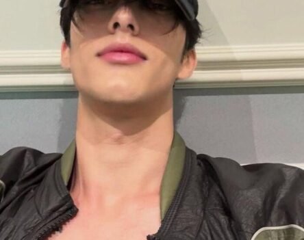 Bộ ảnh trai đẹp làm hình nền điện thoại chất lượng 4K