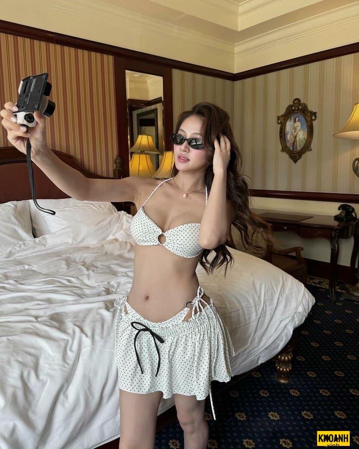 gái xinh đeo kính che mặt