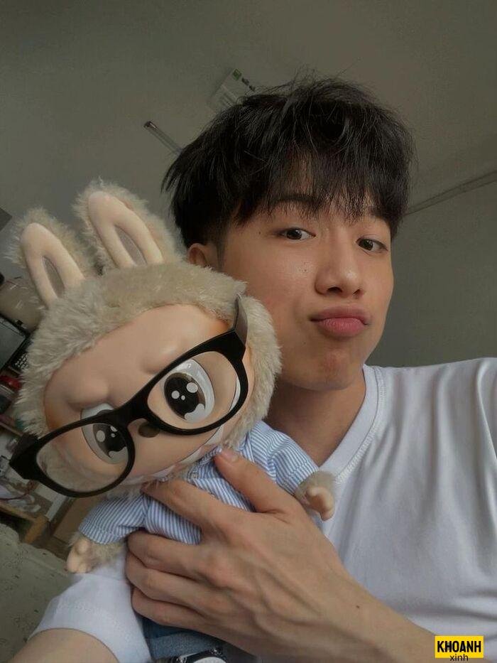 hình ảnh bé trai 14 tuổi nụ cười tươi