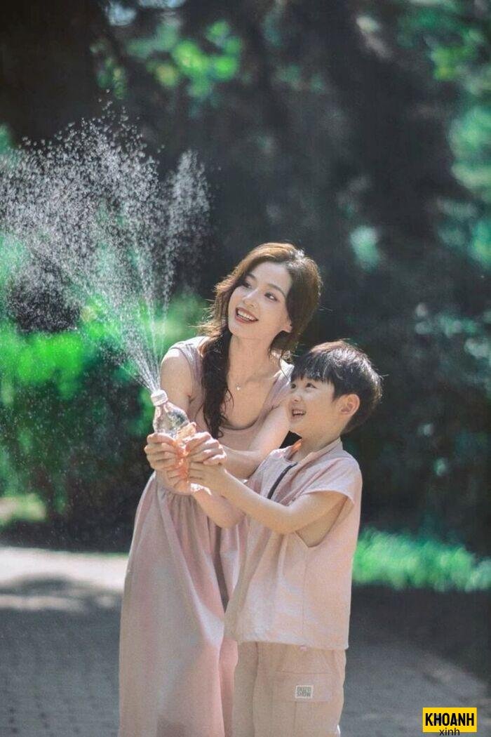 hình ảnh mẹ và con trai đẹp 4d full