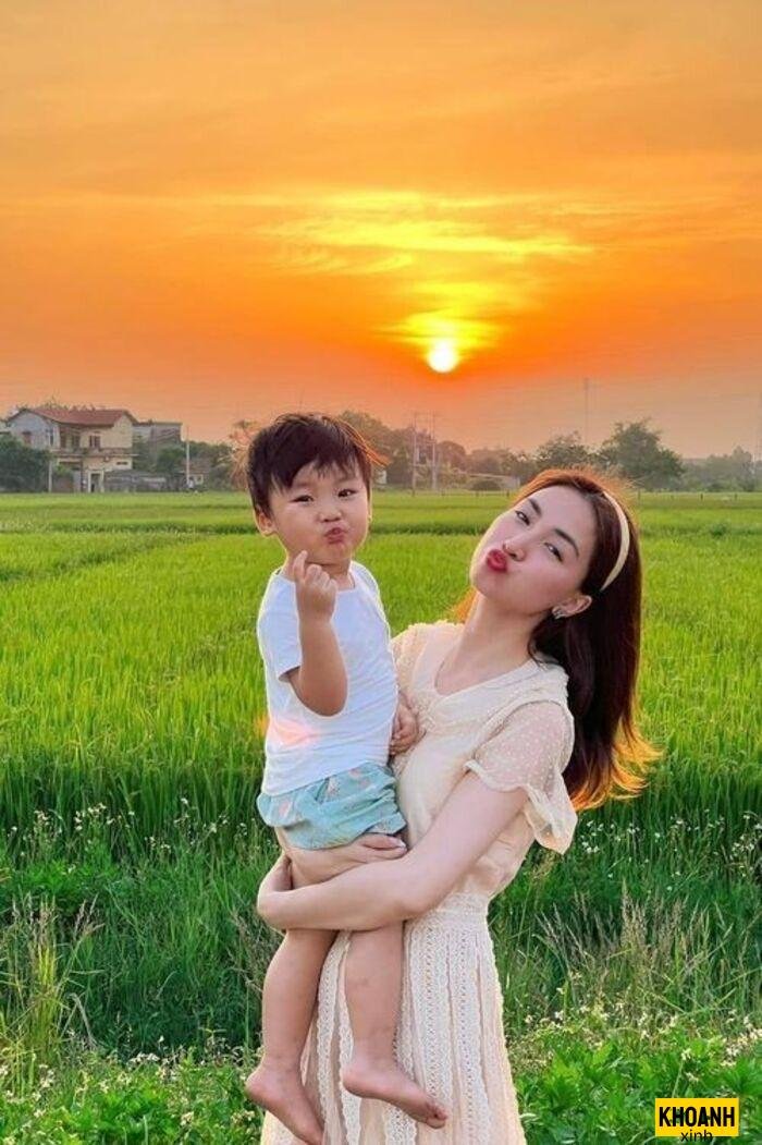 hình ảnh mẹ và con trai đẹp 4k full
