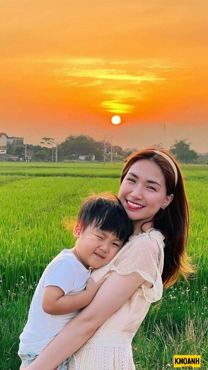 hình ảnh mẹ và con trai đẹp 4s full