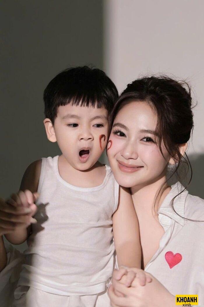hình ảnh mẹ và con trai đẹp 5s full