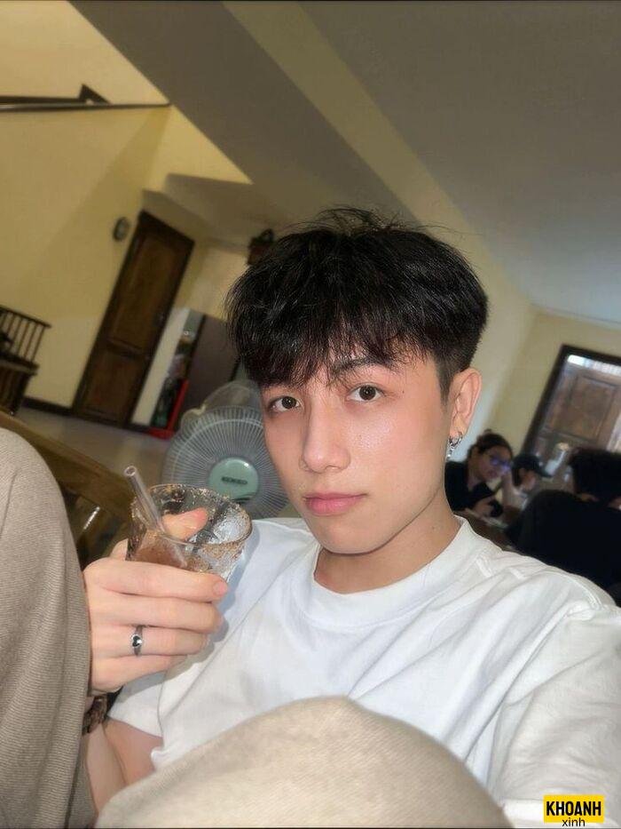 hình ảnh nam sinh trung học giản dị