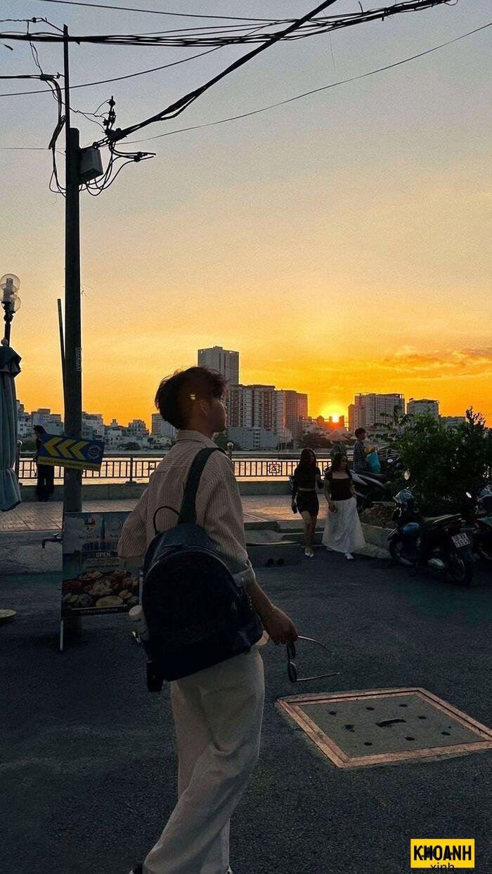 hình ảnh trai đẹp giấu mặt cuốn hút