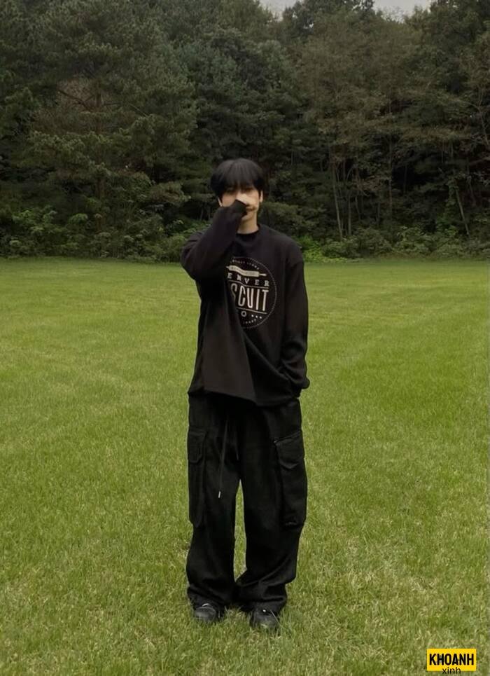 hình ảnh trai đẹp giấu mặt thần thái