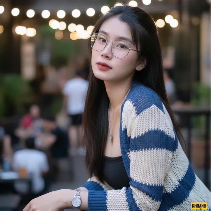 mỹ nhân đeo kính thơ ngây