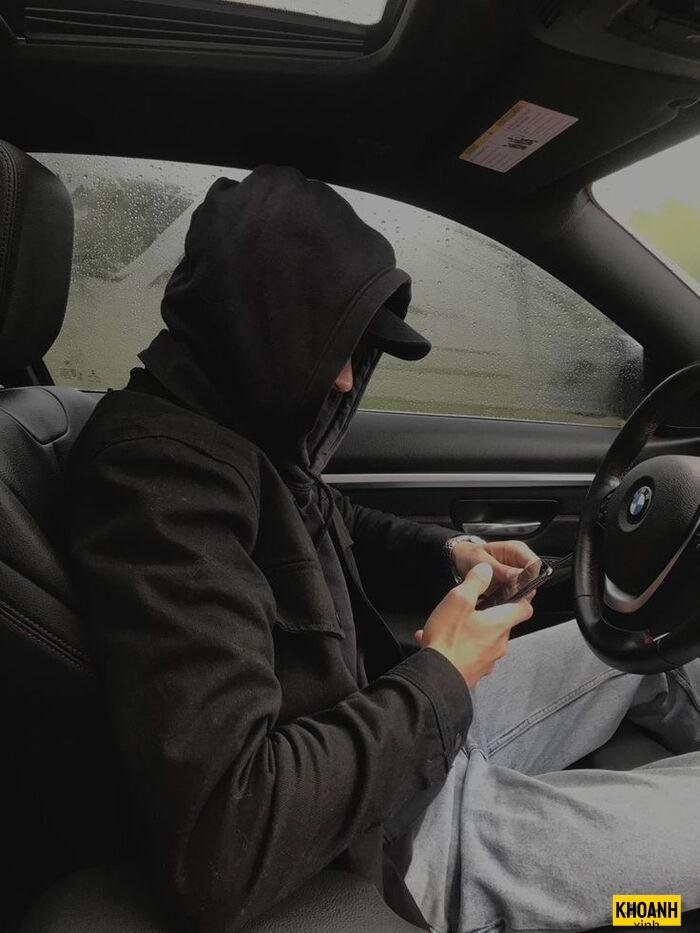 trai đẹp che mặt ánh nắng