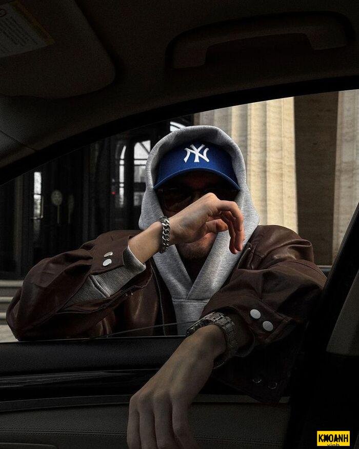 trai đẹp che mặt trầm lặng