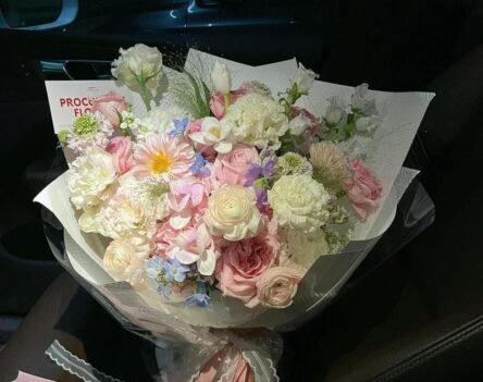 Hình ảnh bó hoa nghệ thuật, sang trọng và đầy ý nghĩa