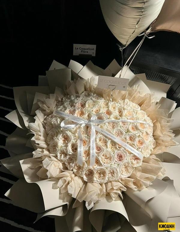 đóa hồng trắng tinh khôi