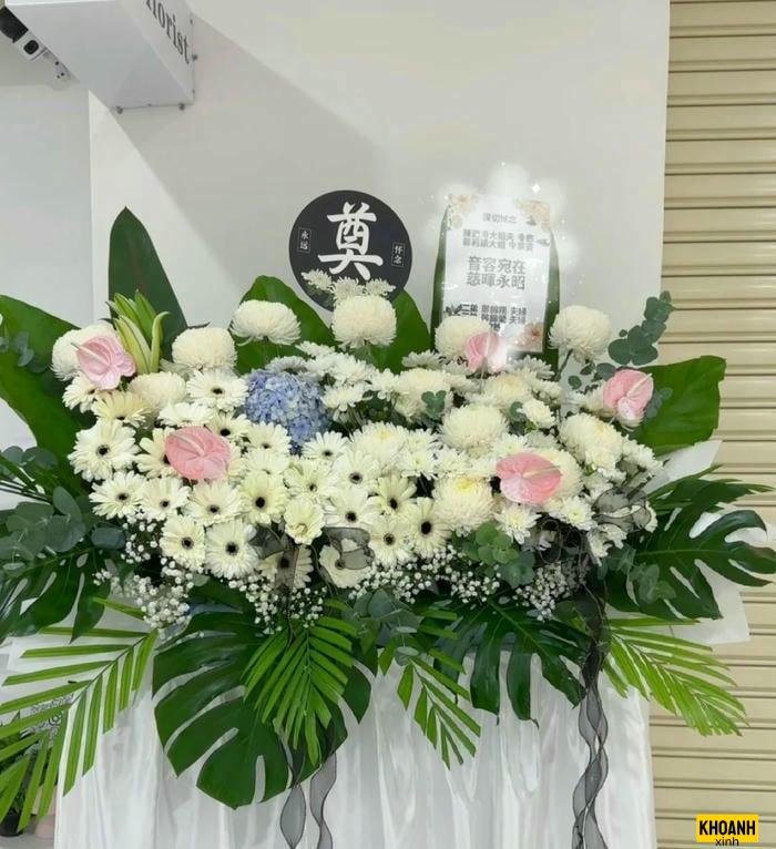 kệ hoa tang sang trọng